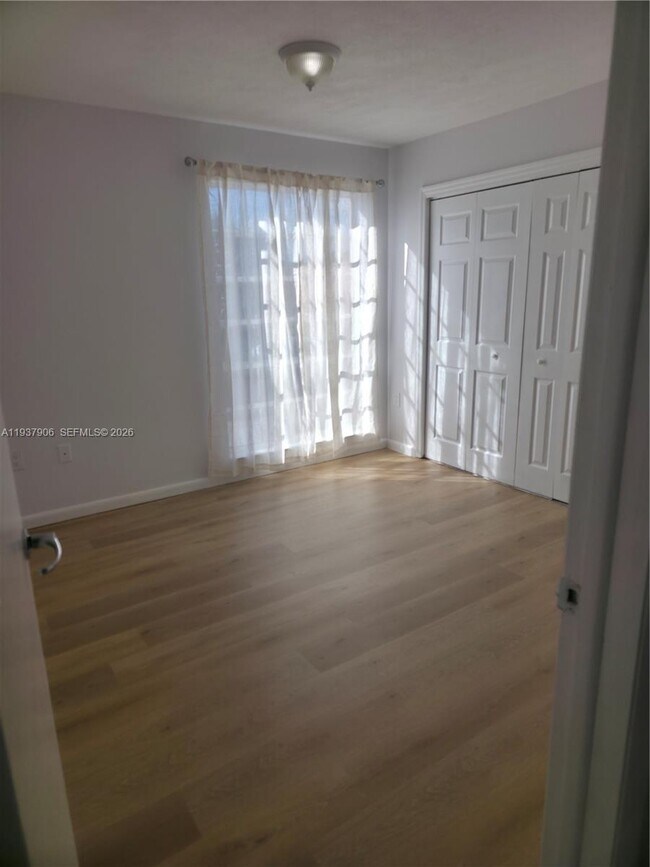 Foto del edificio - 7160 Fairway Dr