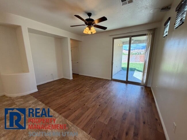 Building Photo - Beautiful Coral Canyon Home