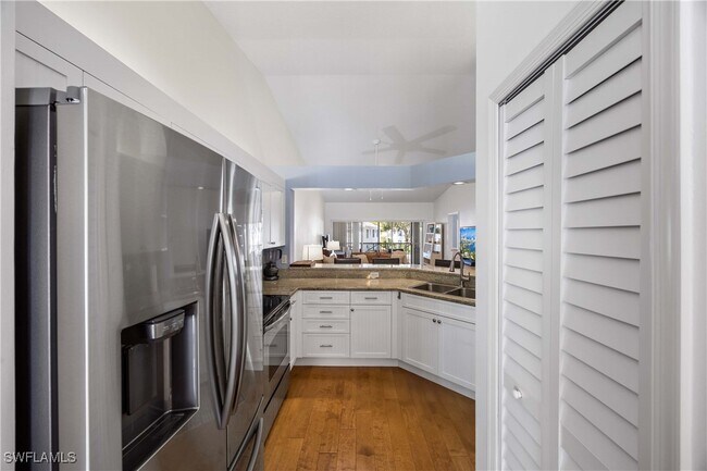 Foto del edificio - 7050 Barrington Cir