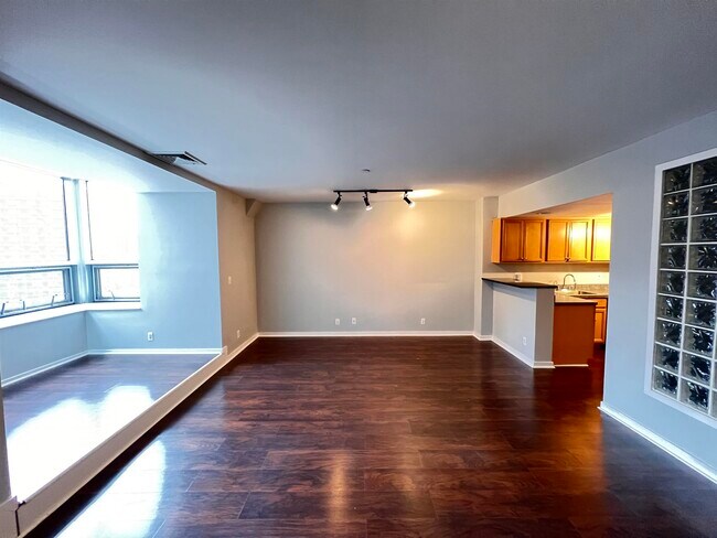 Foto del edificio - 689 Marin Blvd