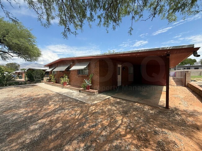 Foto del edificio - 1418 N Desmond Ave