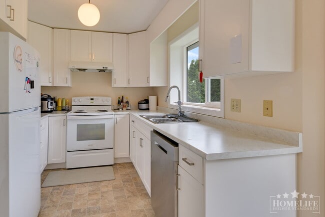 Building Photo - 7172 Circle Dr