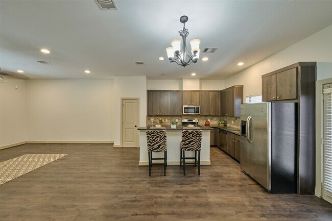 Building Photo - 2422 Navigation Blvd