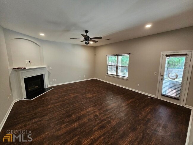 Building Photo - 99 Matador Way