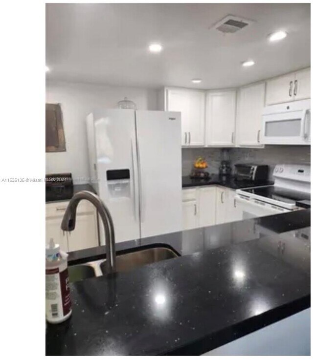 Foto del edificio - 840 SW 105th Ave