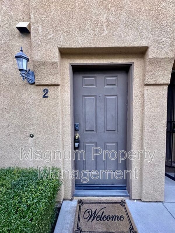 Building Photo - 41685 Woodridge Ave