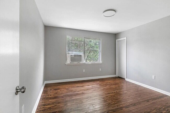 Foto del edificio - Renovated 1BD/1BA Two Blocks Off St Charles Ave.