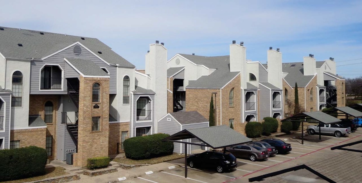 Primary Photo - Crossroads East II Condominums