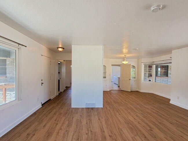 Building Photo - Single Family Home for Rent
