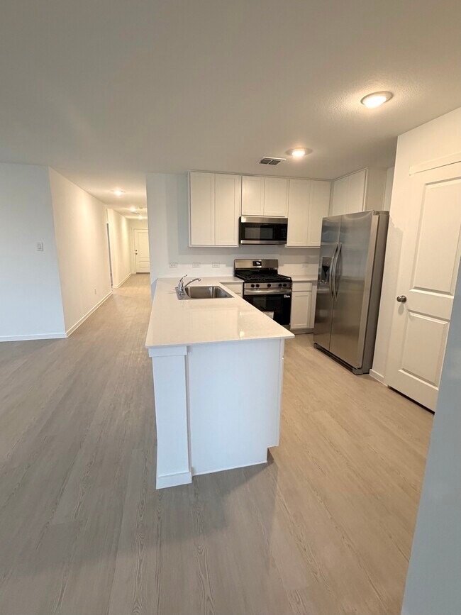 Foto del edificio - 3715 Longleaf Dr