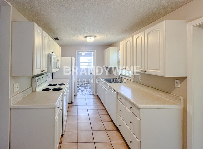 Building Photo - 10847 Bahia Dr