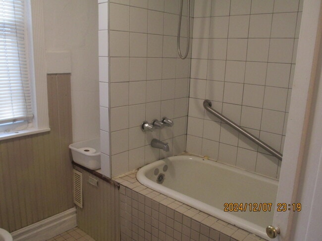 Building Photo - 529 N 35th St