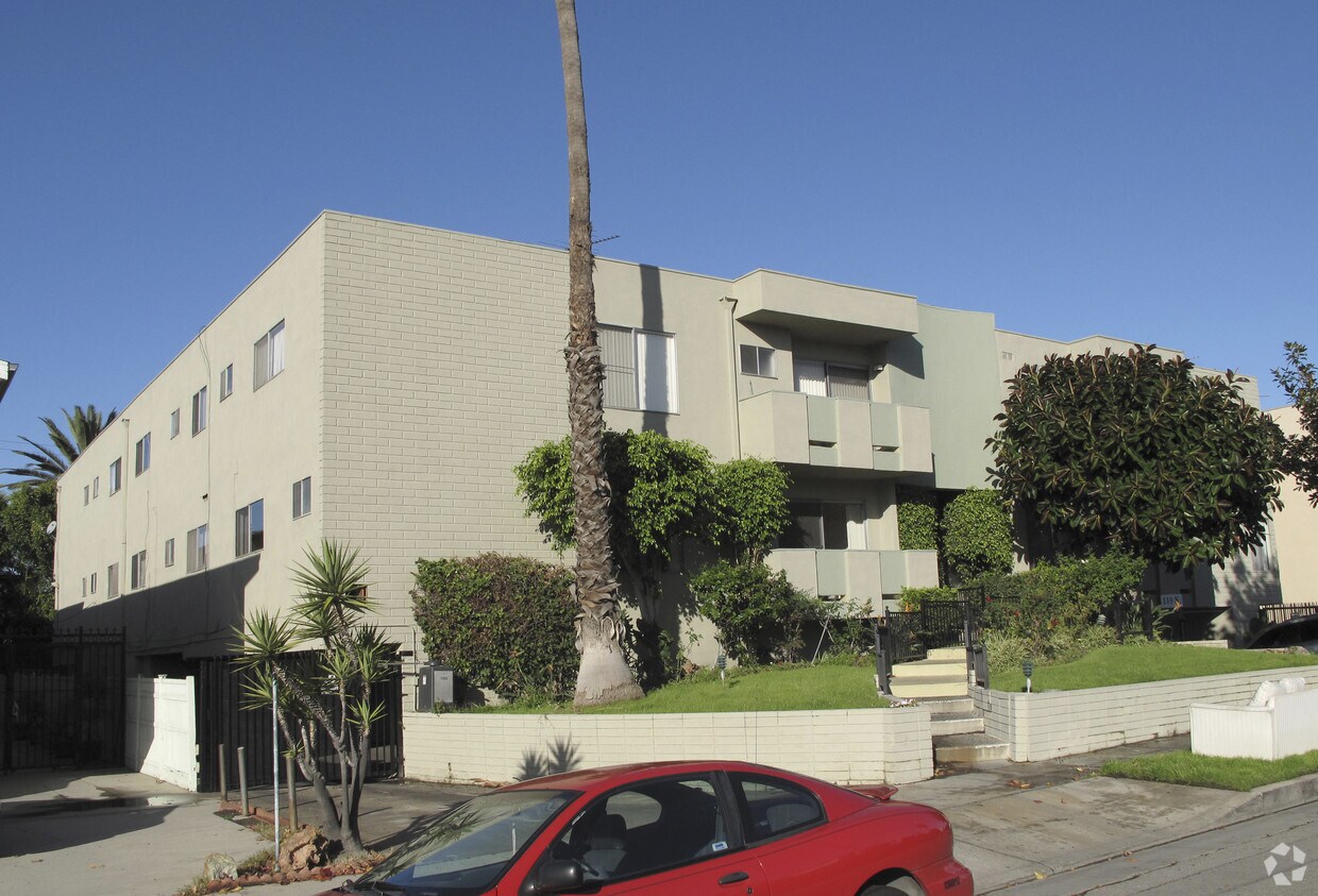 Foto principal - 119 N Hayworth Ave