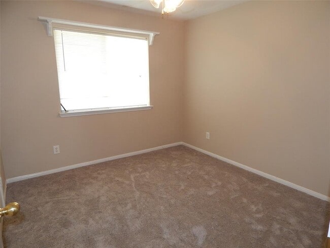 Building Photo - 435 Paradise Ln
