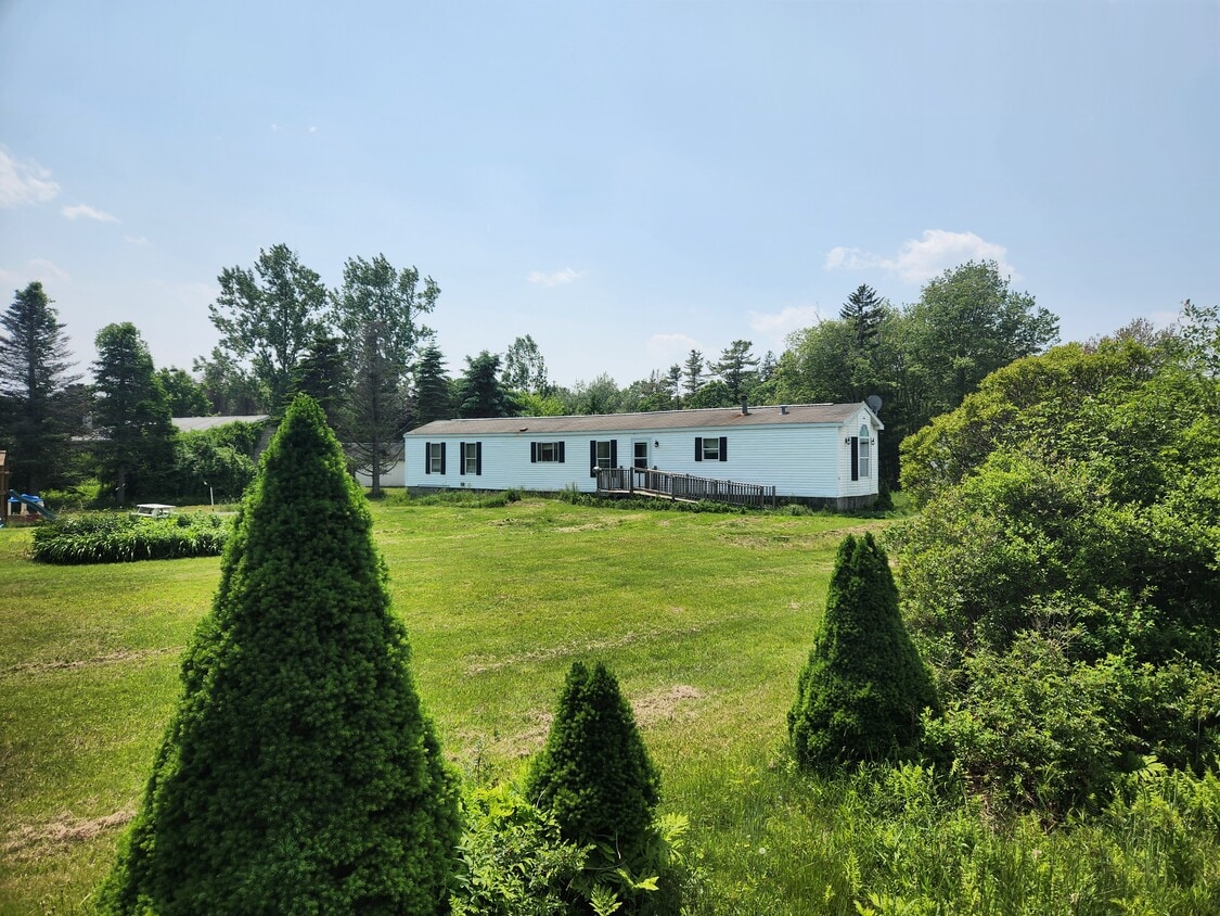 Primary Photo - 11 Basin Point Rd
