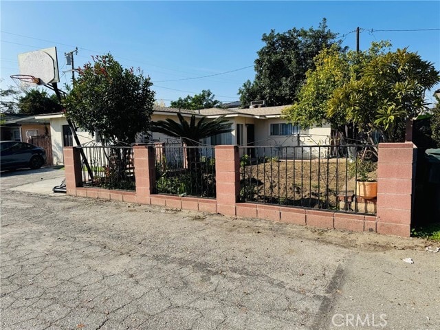 Foto del edificio - 12036 Roseglen St