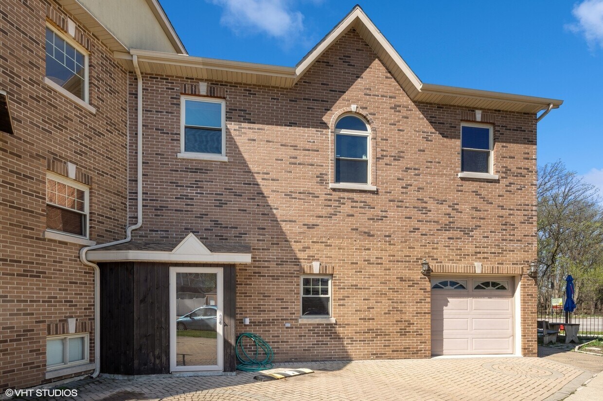 5936 N Caldwell Ave, Chicago, IL 60646 Townhome Rentals in Chicago IL