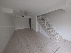 Building Photo - 465 Swallow Dr