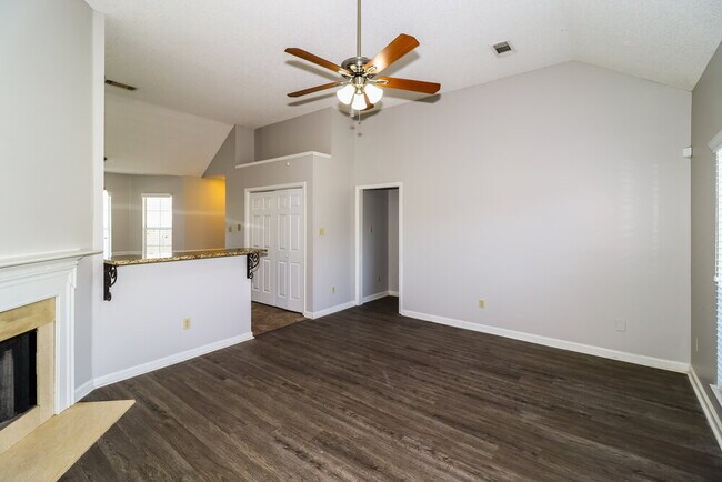 Foto del edificio - 1247 Trotters Stop Cove