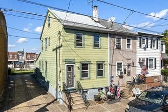 Building Photo - 4556 E Thompson St