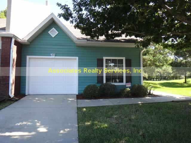 Building Photo - Amazing Town House on Meadowbrook Golf Course!   LOOK!