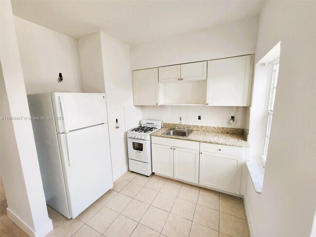 Foto del edificio - 7611 Harding Ave