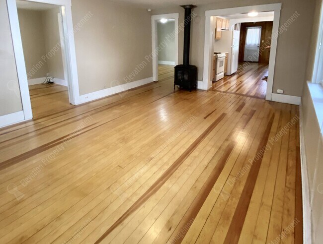 Building Photo - 940 NW Ogden Ave