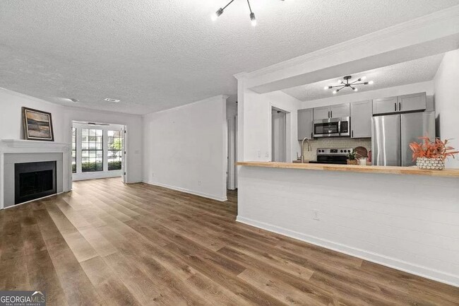 Building Photo - 407 Barrington Hills Dr