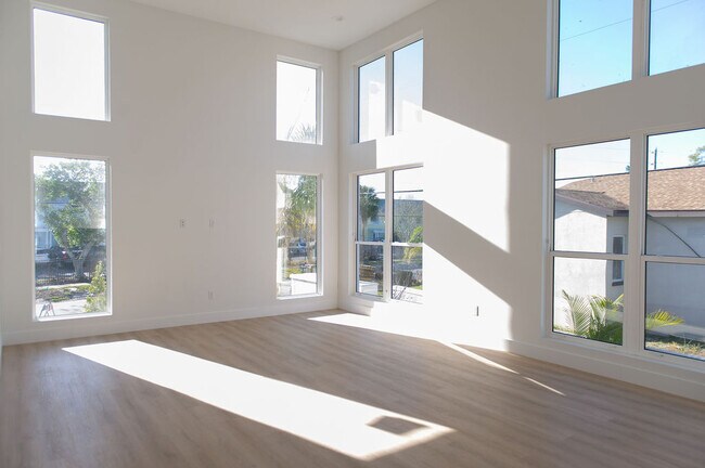 Foto del edificio - 3820 Pompano Dr SE