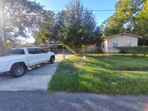 Building Photo - 1453 Winnebago Ave