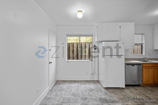 Building Photo - 3108 Harper St