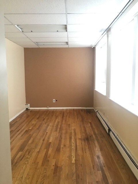 Building Photo - 542 John F. Kennedy Blvd