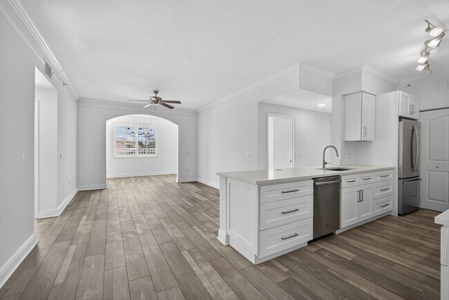 Foto del edificio - 5301 Myrtlewood Cir E