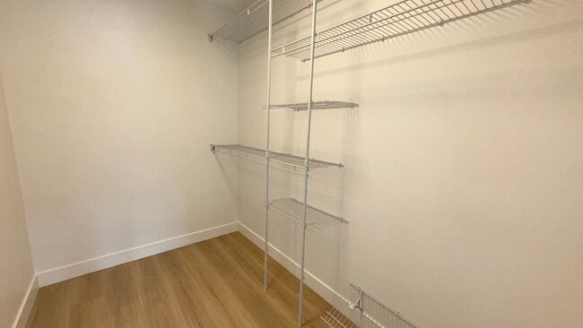 Building Photo - 10 Av. Rosemount