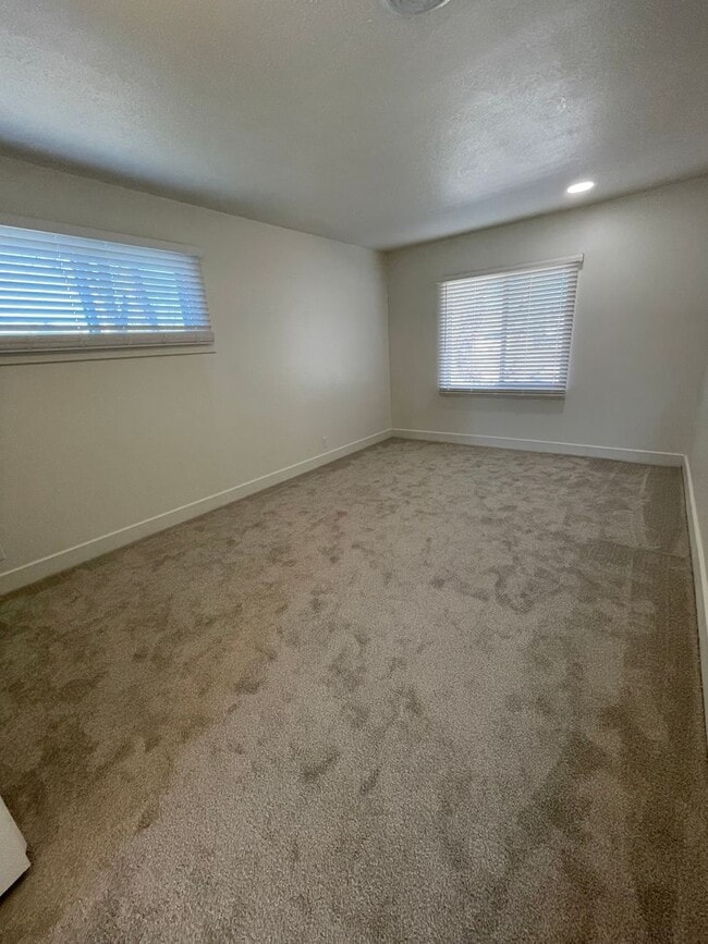 Building Photo - AMAZING SINGLE-FAMILY HOME! CLOSE TO CAMPUS AND SPORTS COMPLEX!