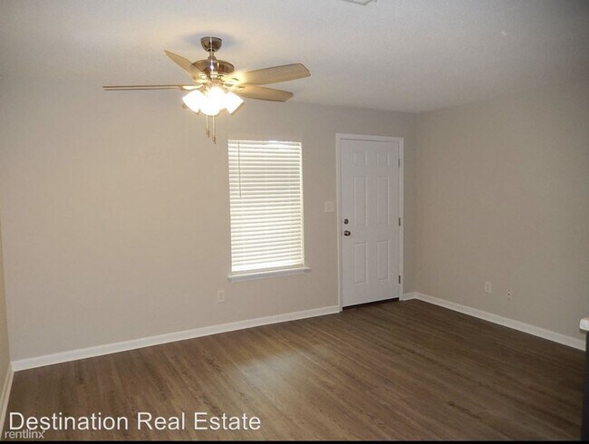 Foto del edificio - 1 br, 1 bath Triplex - 3212 Jim Lee Road B1