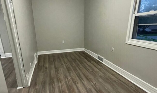 Foto del edificio - Spacious 4-Bed Home with 2-Car Garage & Backyard in the Heart of Onalaska!