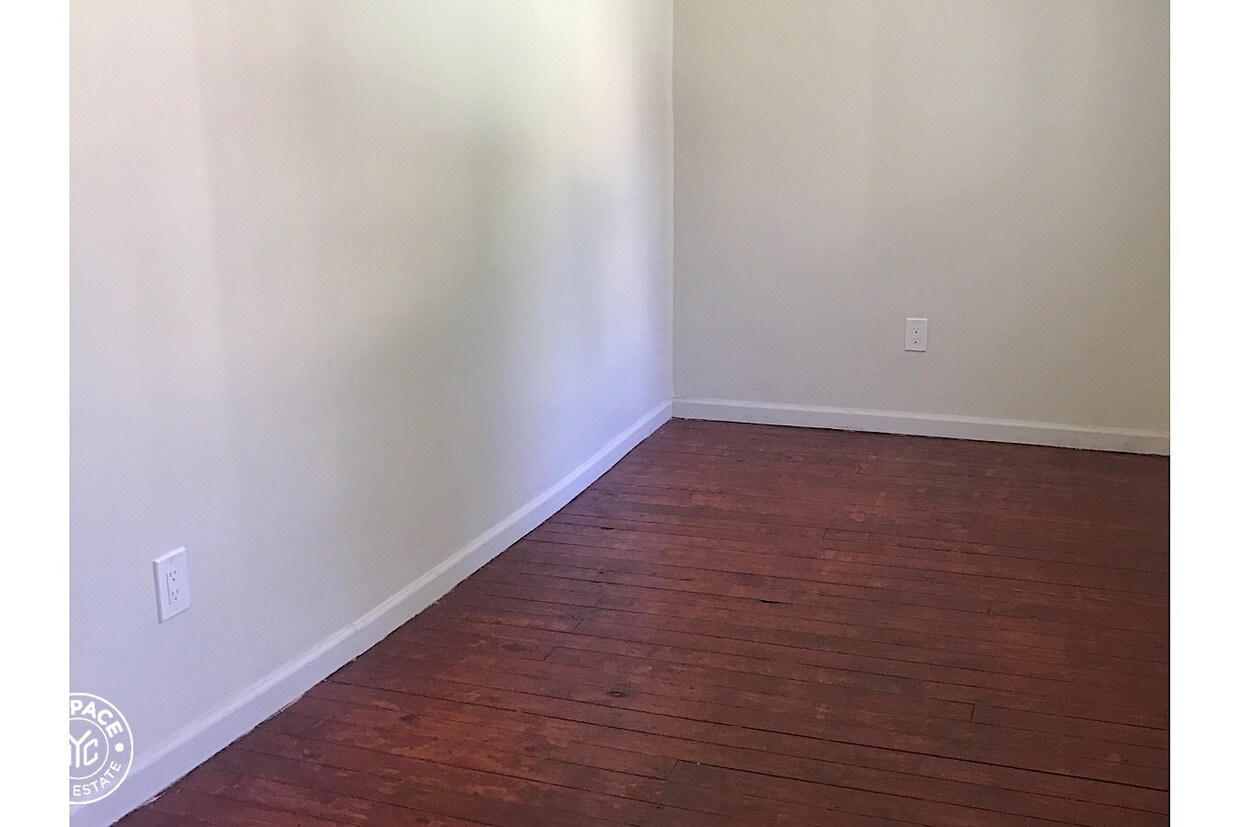 Building Photo - 879 Myrtle Ave