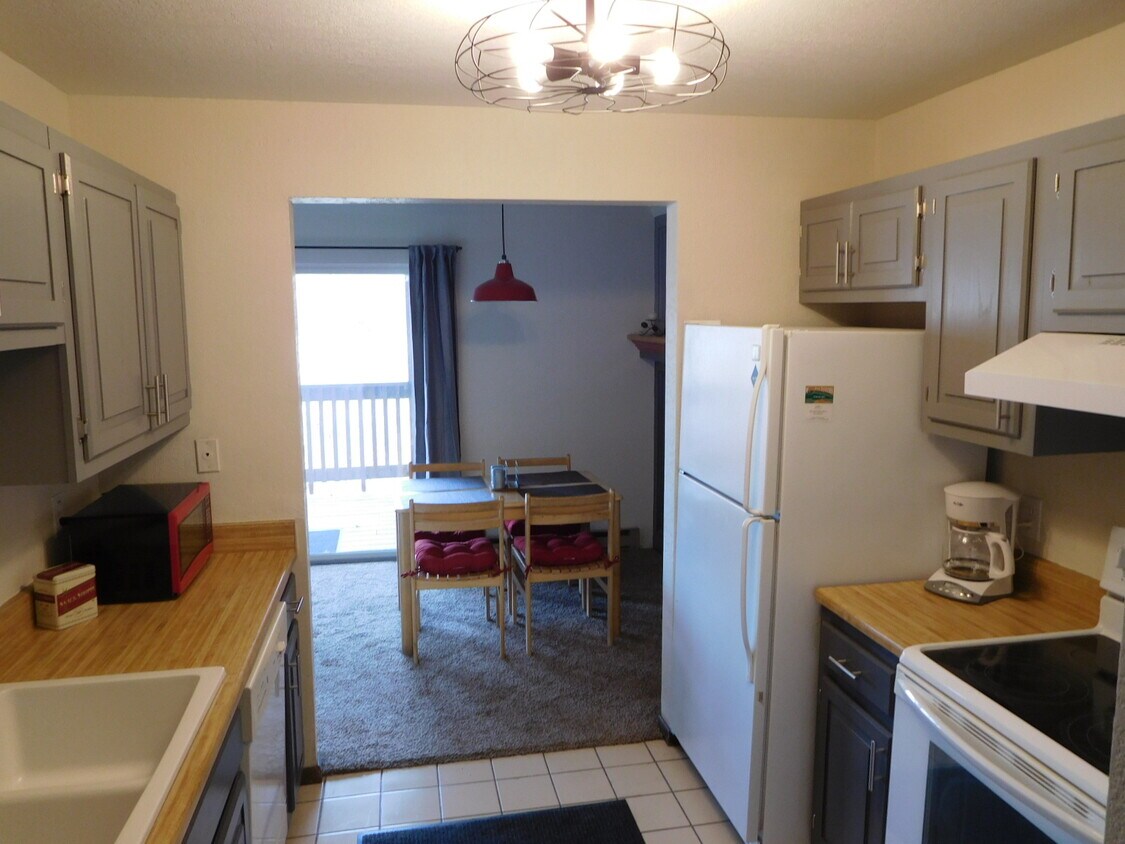 Primary Photo - 300 Sterling Way