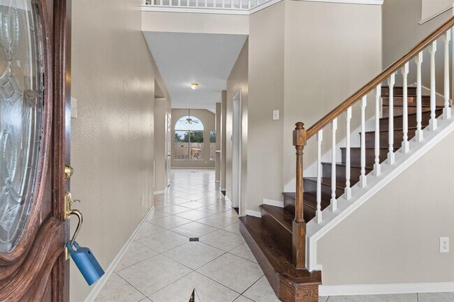 Building Photo - 201 Water Oak Dr