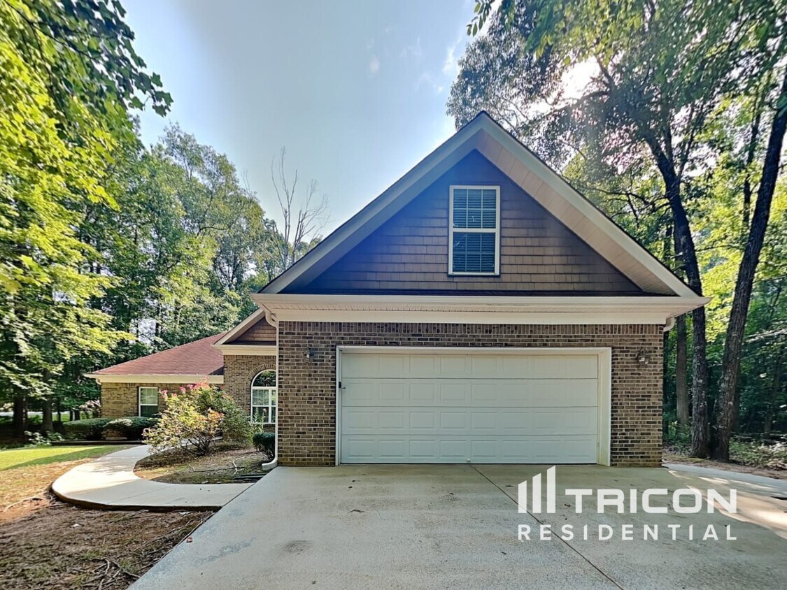Primary Photo - 45 Pebble Creek Dr