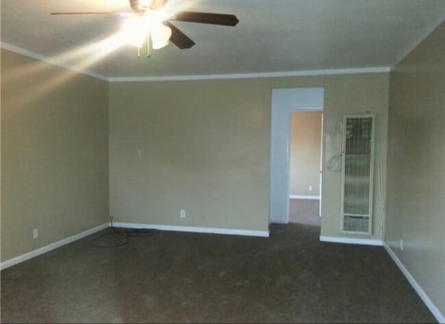 Building Photo - 634 W Colden Ave