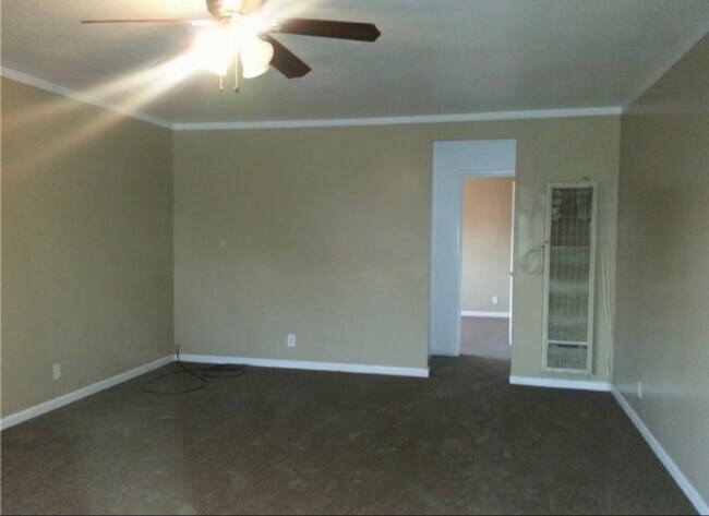 Foto del edificio - 634 W Colden Ave