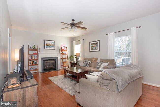 Building Photo - 7629 Hamelin Ln