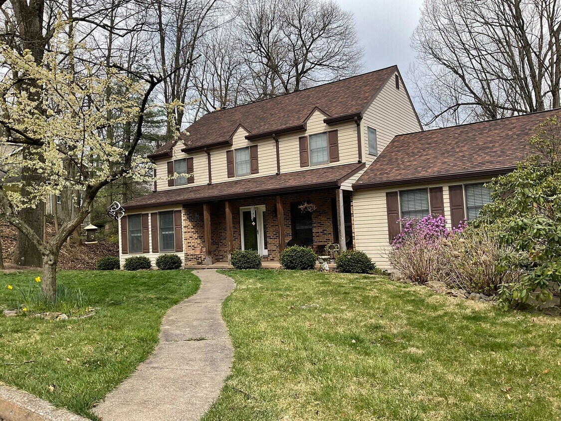 Primary Photo - 1541 Woodhaven Dr
