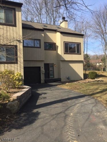 Primary Photo - 4 Hemlock Ln
