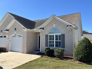 Building Photo - 2013 Croyden Cir