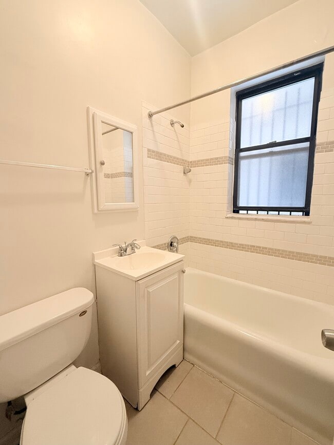 Foto del edificio - 839 W Sheridan Rd