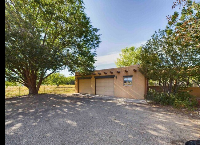 Building Photo - 120 Los Cordovas