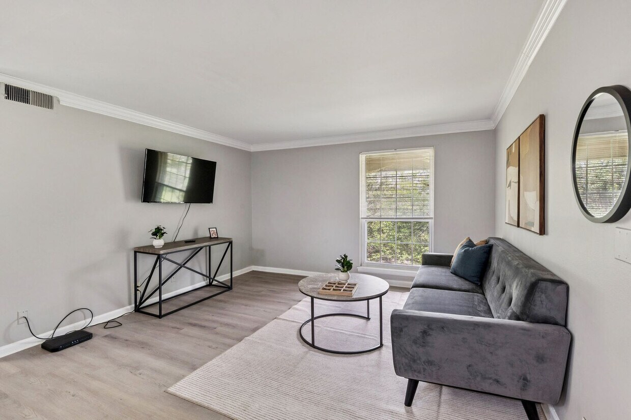 Foto principal - 400 Adamwood Dr